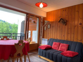Appartement avec balcon au calme et vue sur montagne, parking privé - FR-1-505-101